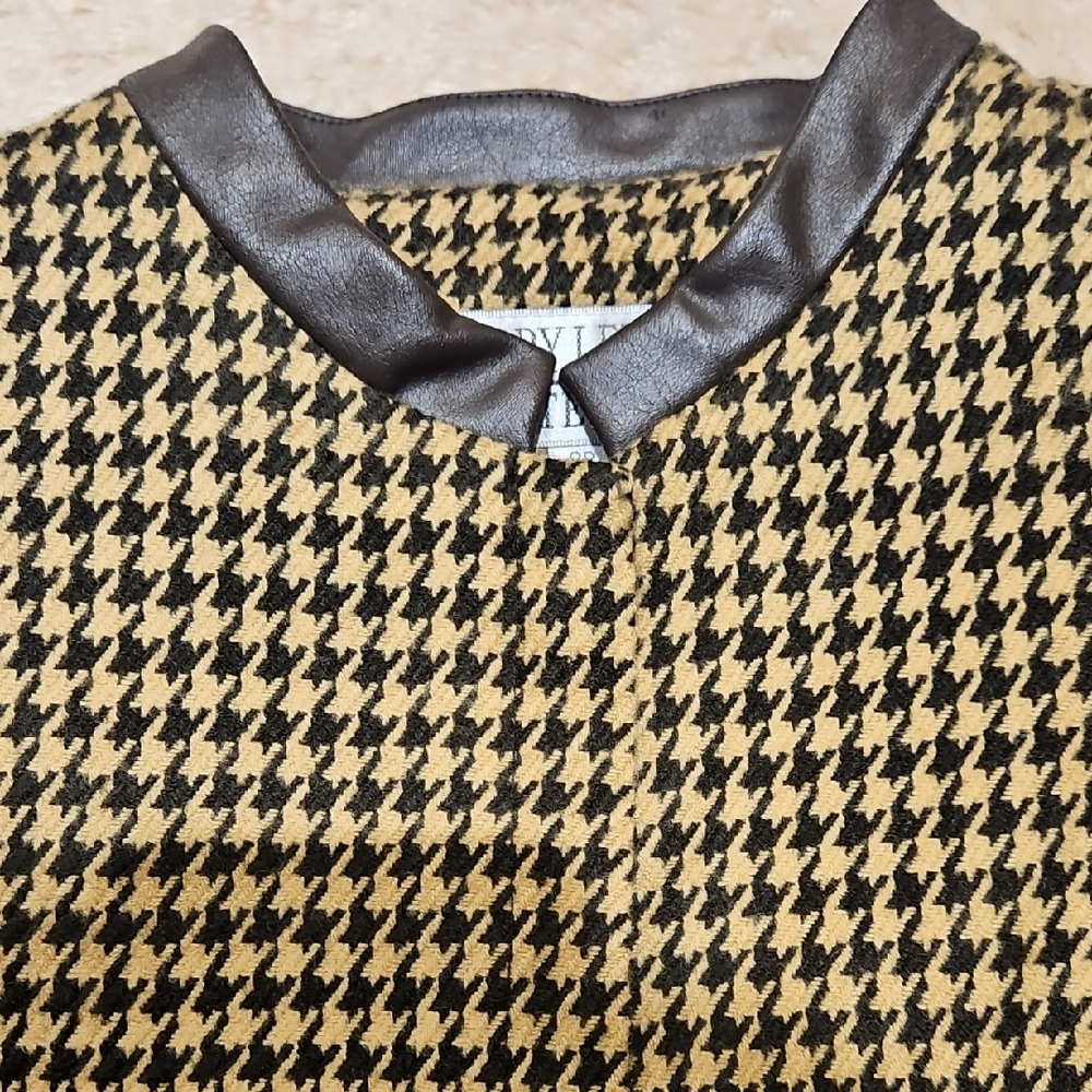 Houndstooth Patterned Jacket with Black Trim - image 2